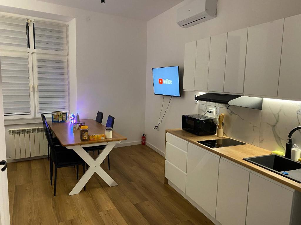 Kuchnia i jadalnia Hostel PEREMOGA